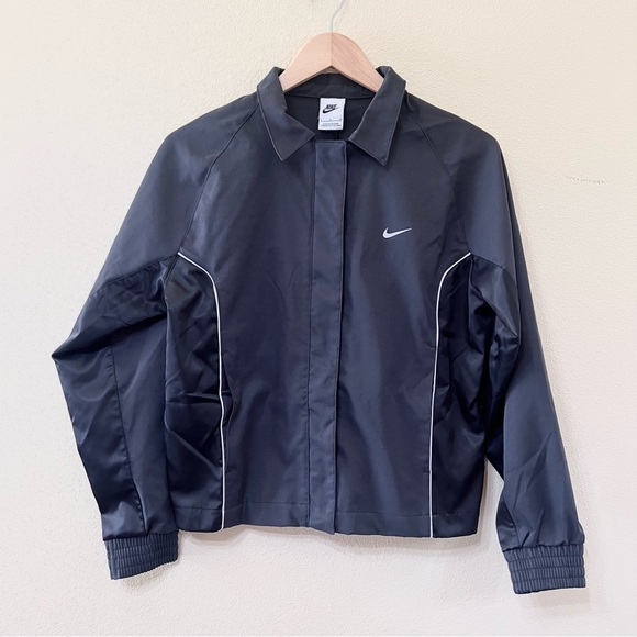 NWT Nike Sportswear Woven Jacket - Picture 4 of 8